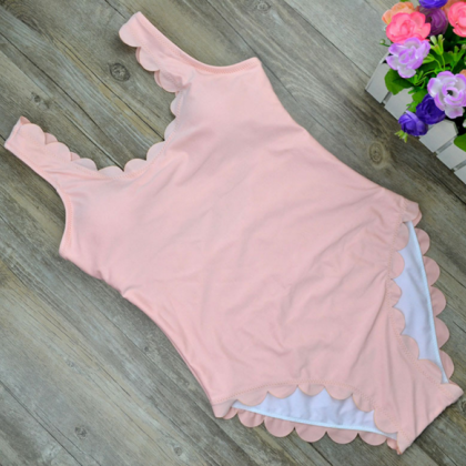 Fashion Sexy Hot Scalloped Vest Type One Piece..