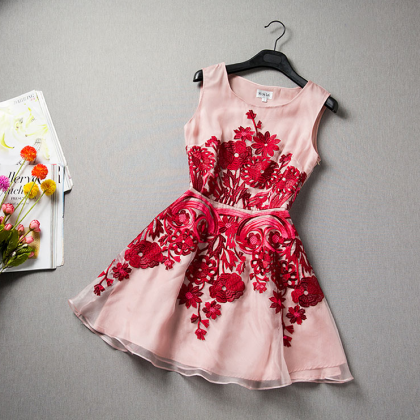 Fashion Organza Embroidered Sleeveless Dress..
