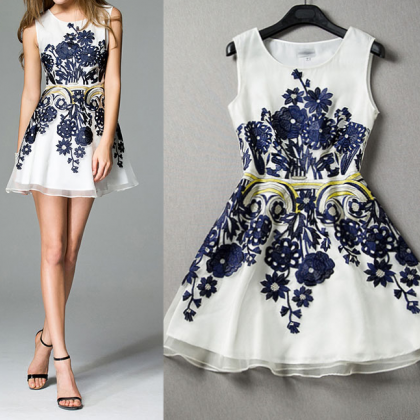 Fashion Organza Embroidered Sleeveless Dress..
