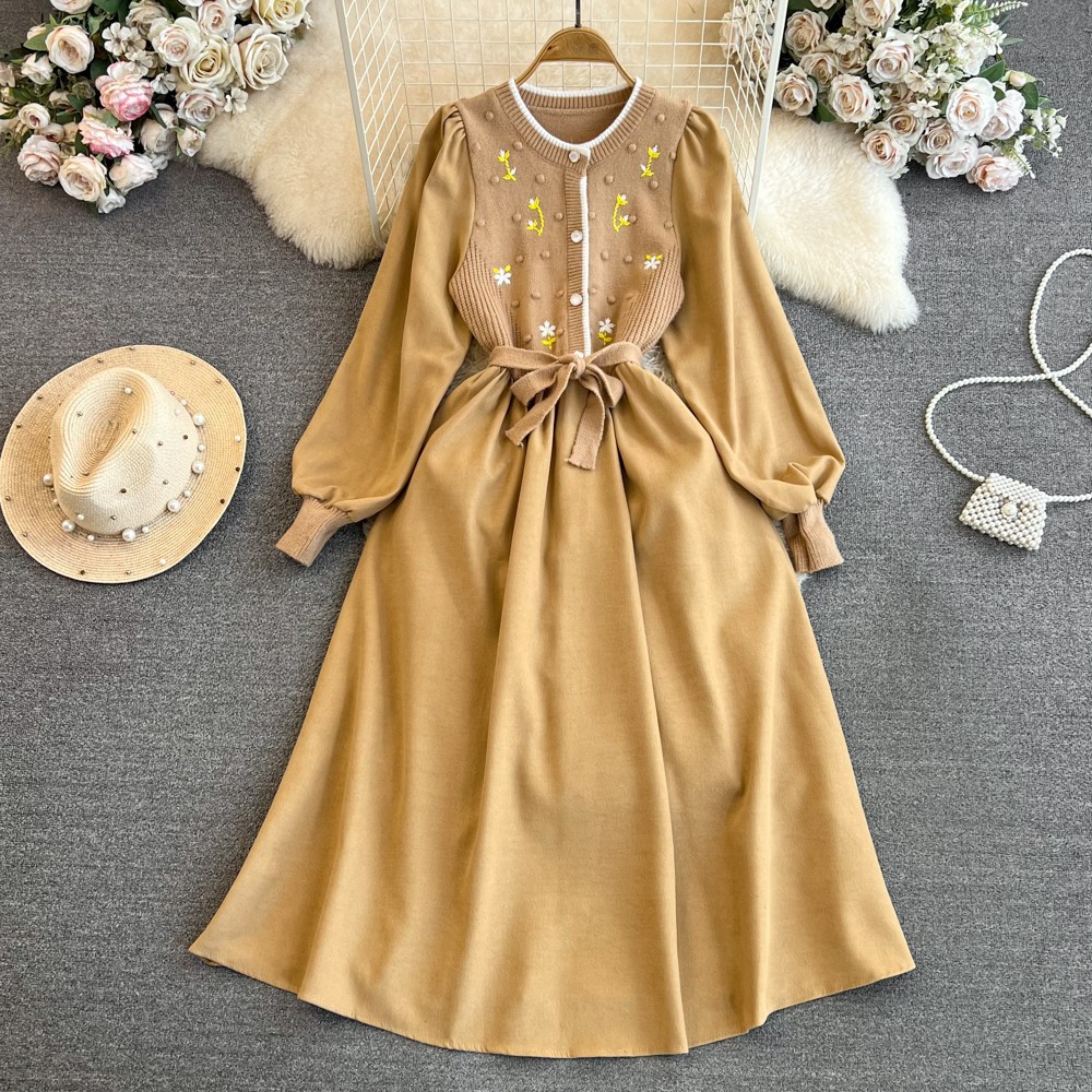 Long Sleeved Round Neck Embroidered Knitted Round Neck Dress