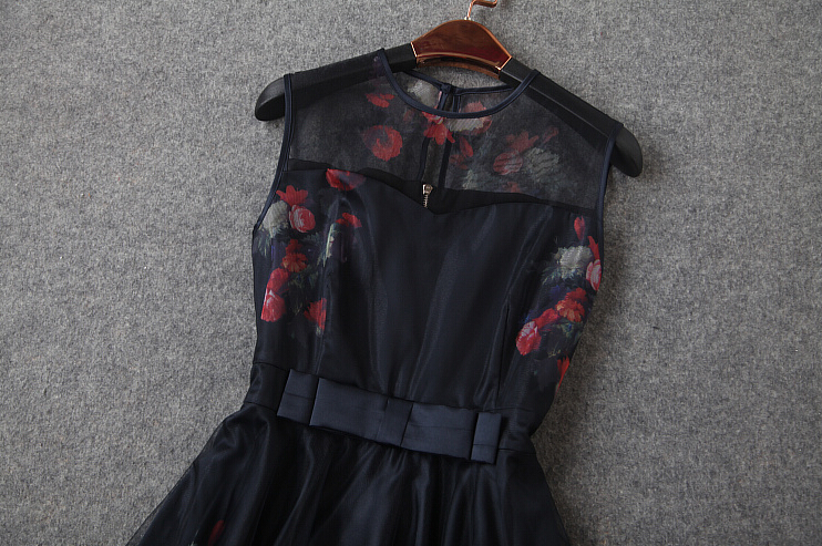Round Neck Slim-Cut Sleeveless Dress with Hip Wrap