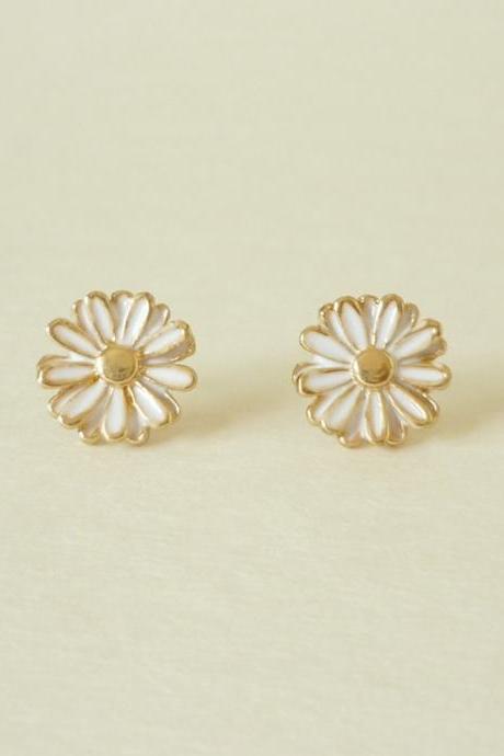 Lovely White Daisy Stud Earrings